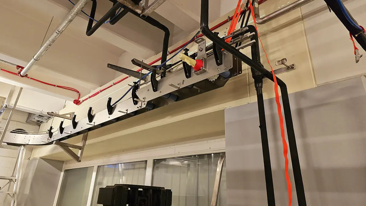 Conveyor installation